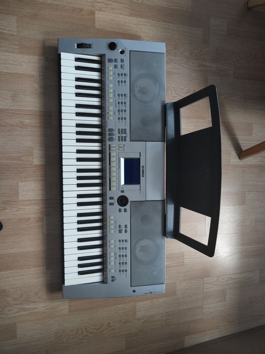 Keyboard yamaha psr s500