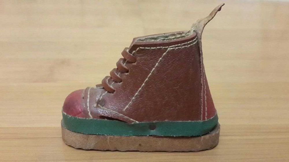 Пластикові фігурки та статуетки