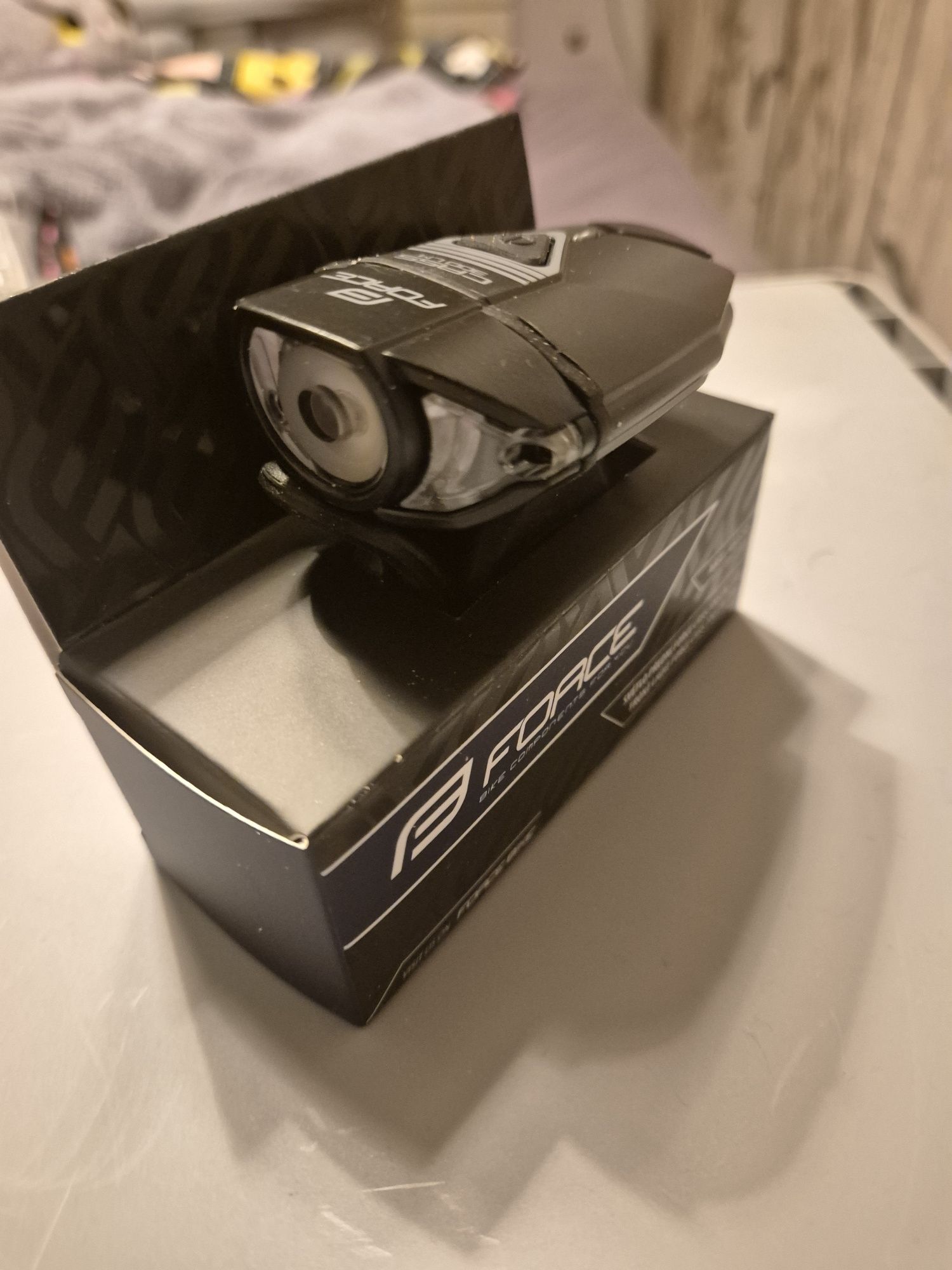 Lampka przednia FORCE CASS 300LM, USB, czarna