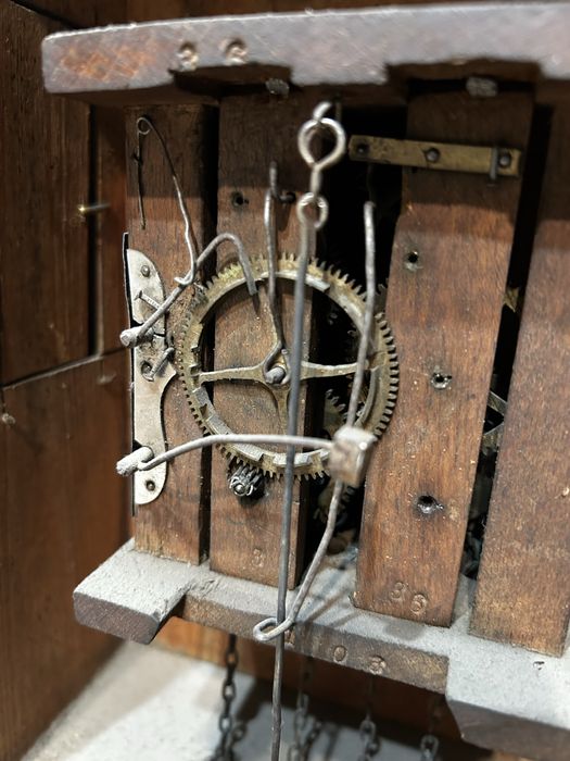 Stary zegar wiszacy z XIX w