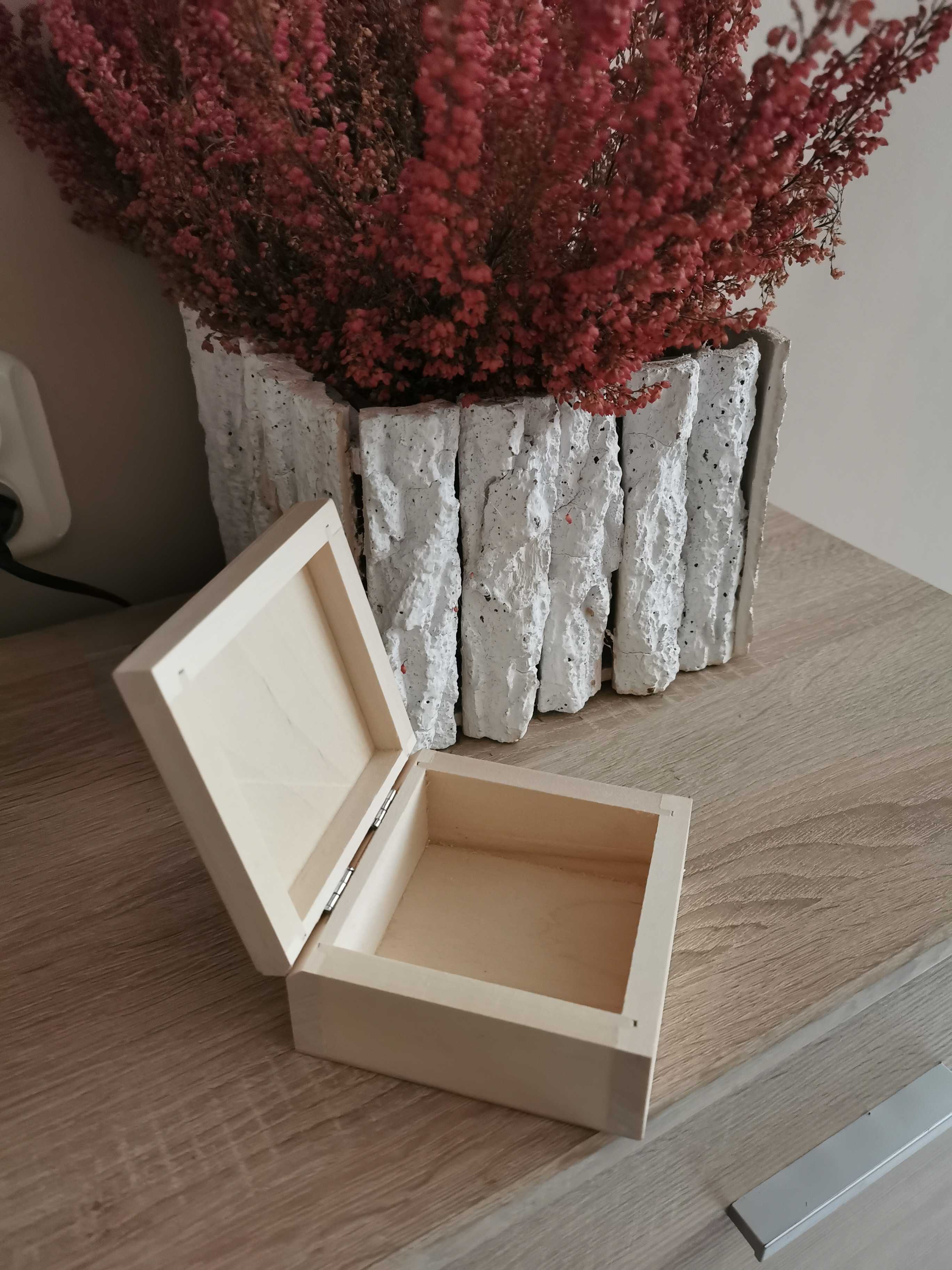 Drewniane pudełeczko szkatułka na biżuterię