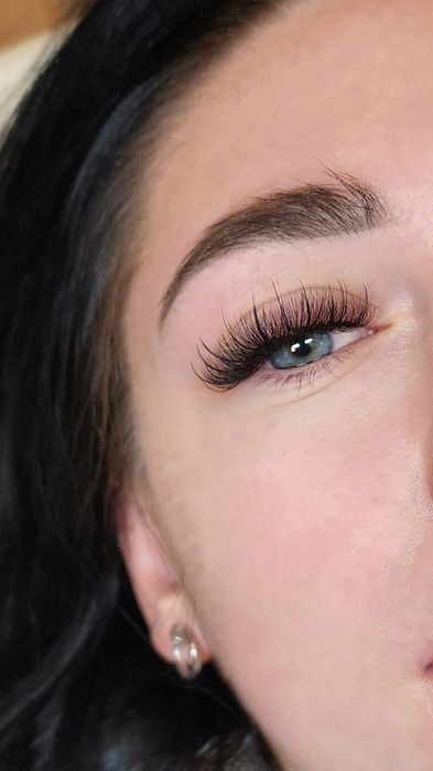 Manicure/ Przedłużanie i stylizacja rzęs oraz brwi