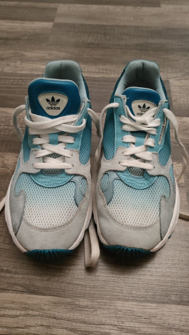 sportowe buty Adidas FALCON  39 1/3 w super stanie