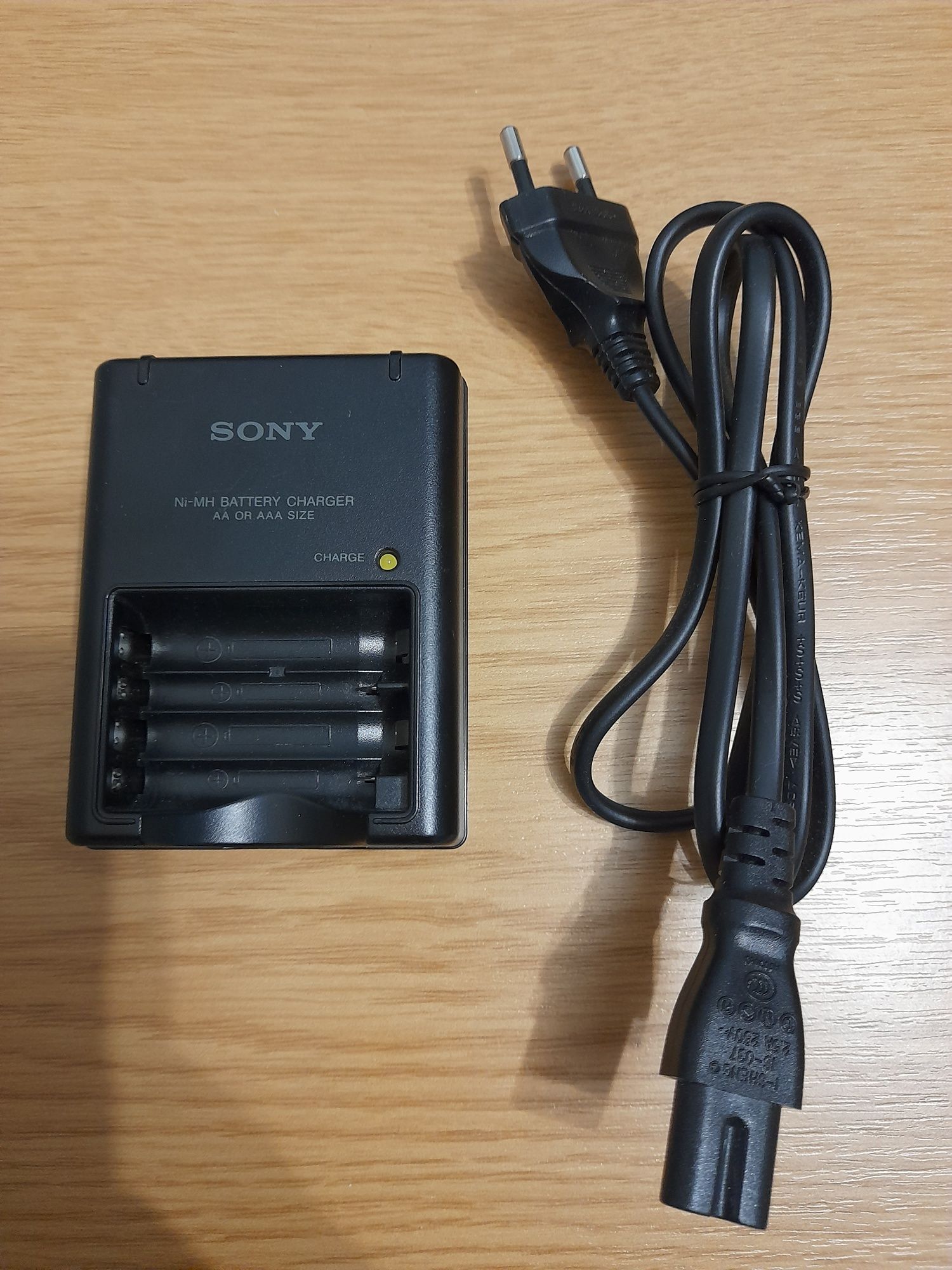 Зарядний пристрій SONY BC-CS2B