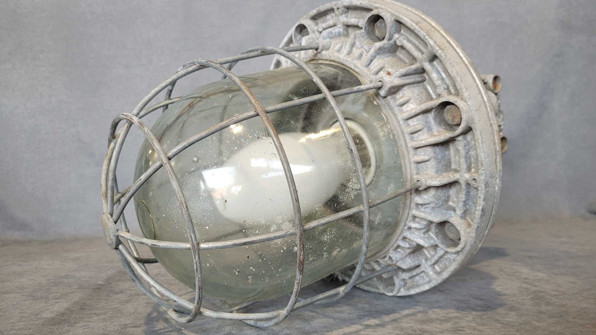 Lampa przemysłowa Polam OMP-300.