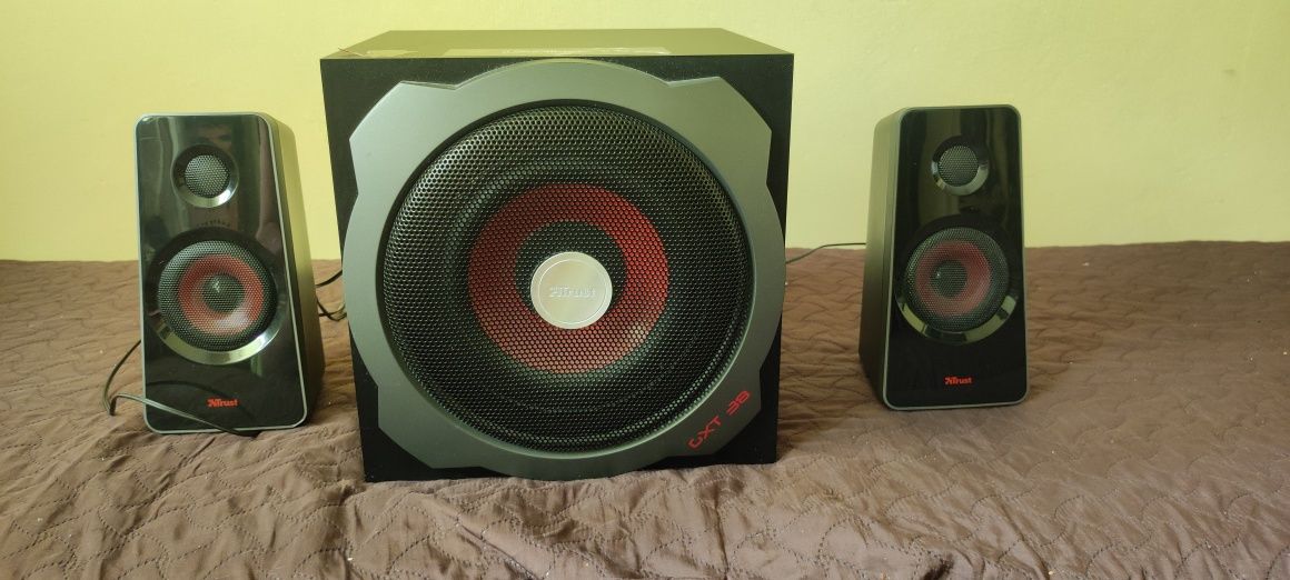 Telewizor Sharp 32`cale subwoofer Trust