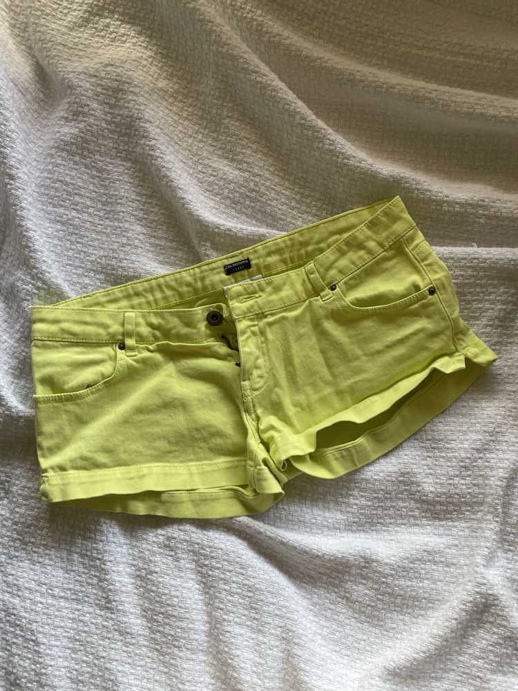 Limonkowe krótkie spodenki calzedonia M