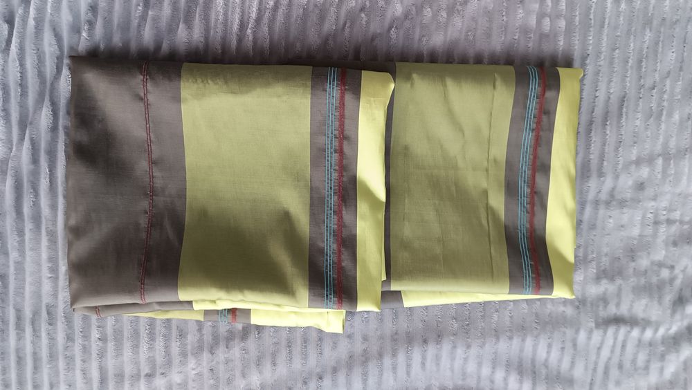 Zielone zasłony w paski