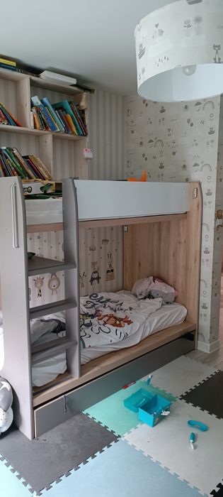 Sprzedam łóżko piętrowe i materace  brw namek