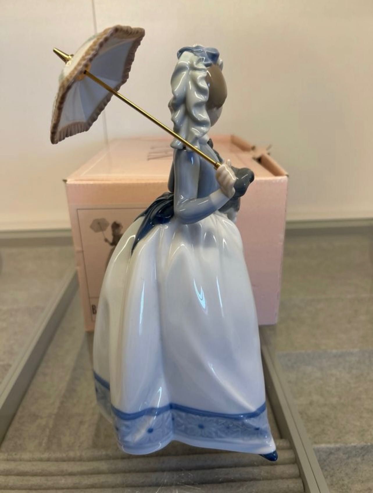 Nao by Lladró - Sarita de Paseo 472 - com caixa original