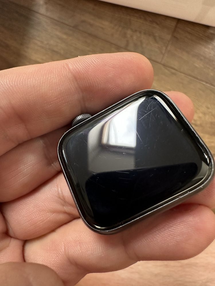 Apple Watch Series SE 40mm BLACK GPS+CELLULAR