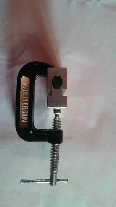 Przedmiot do obrączkowania gołębi