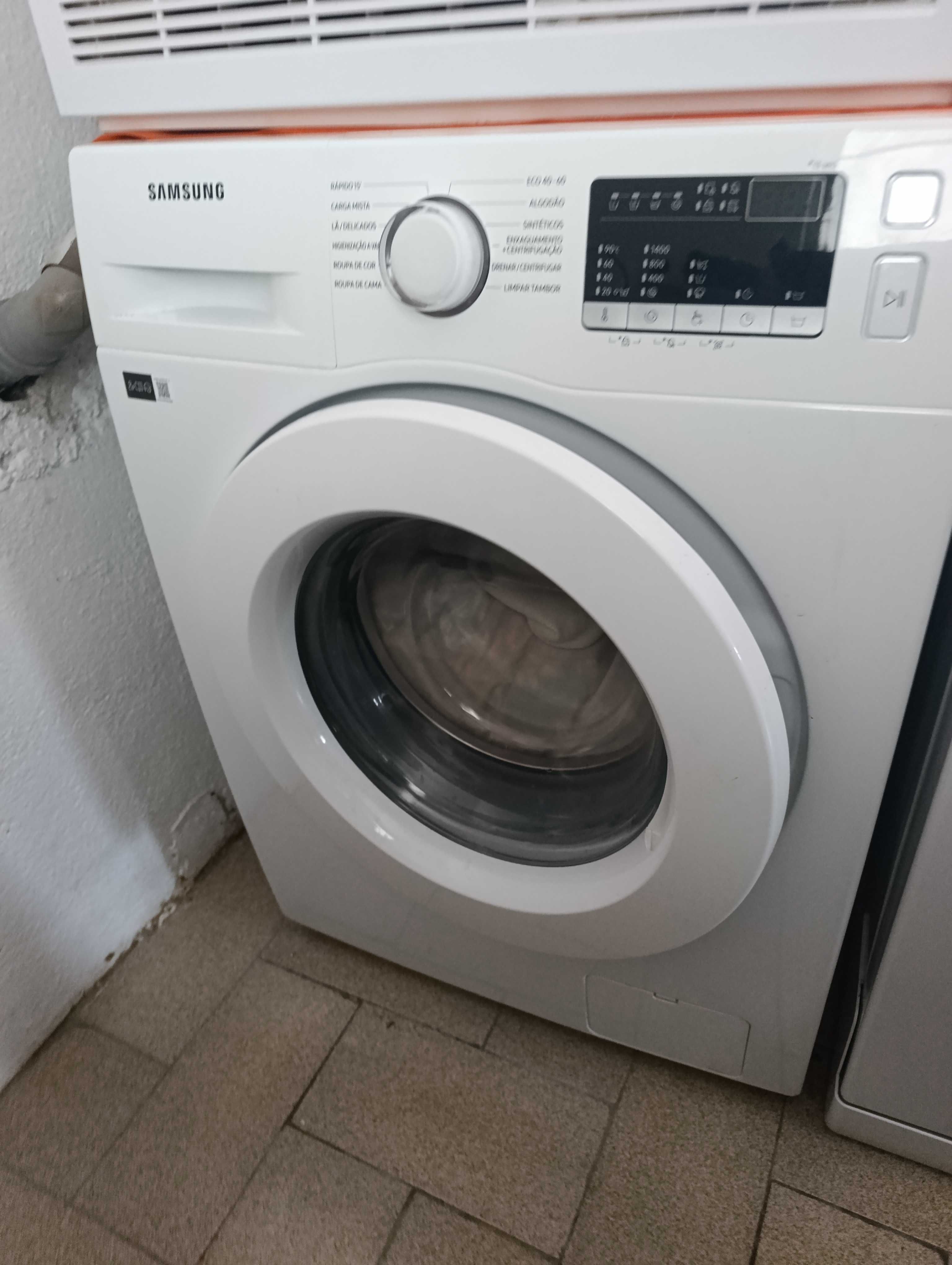 Vendo máquina de lavar como nova