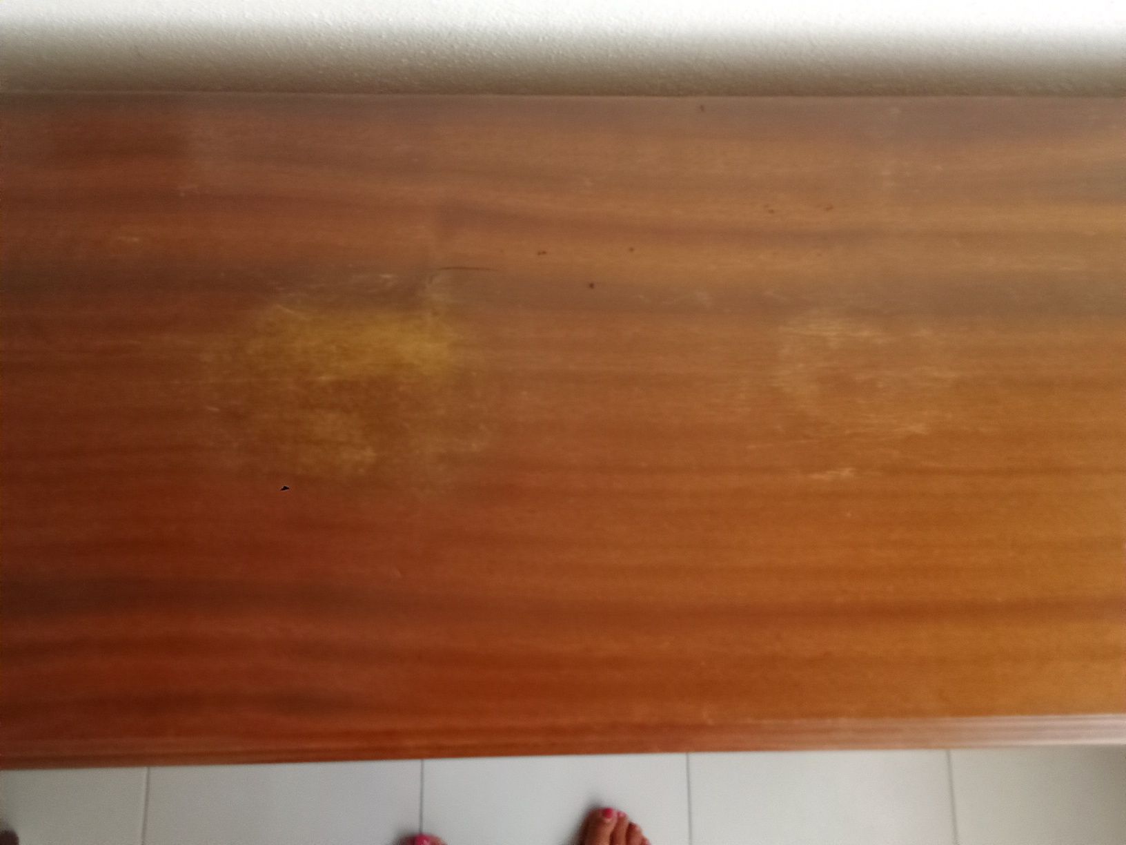 Aparador mogno com duas gavetas e duas portas