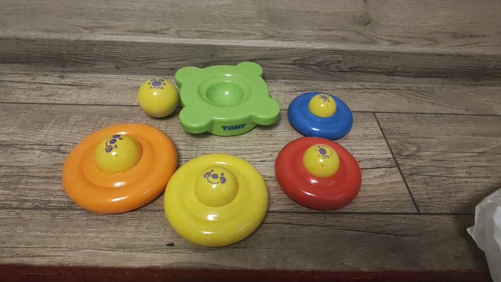 Пірамідка Tomy.  Розвиваюча іграшка
Стан ідеальний 
Ціна 150 грн.