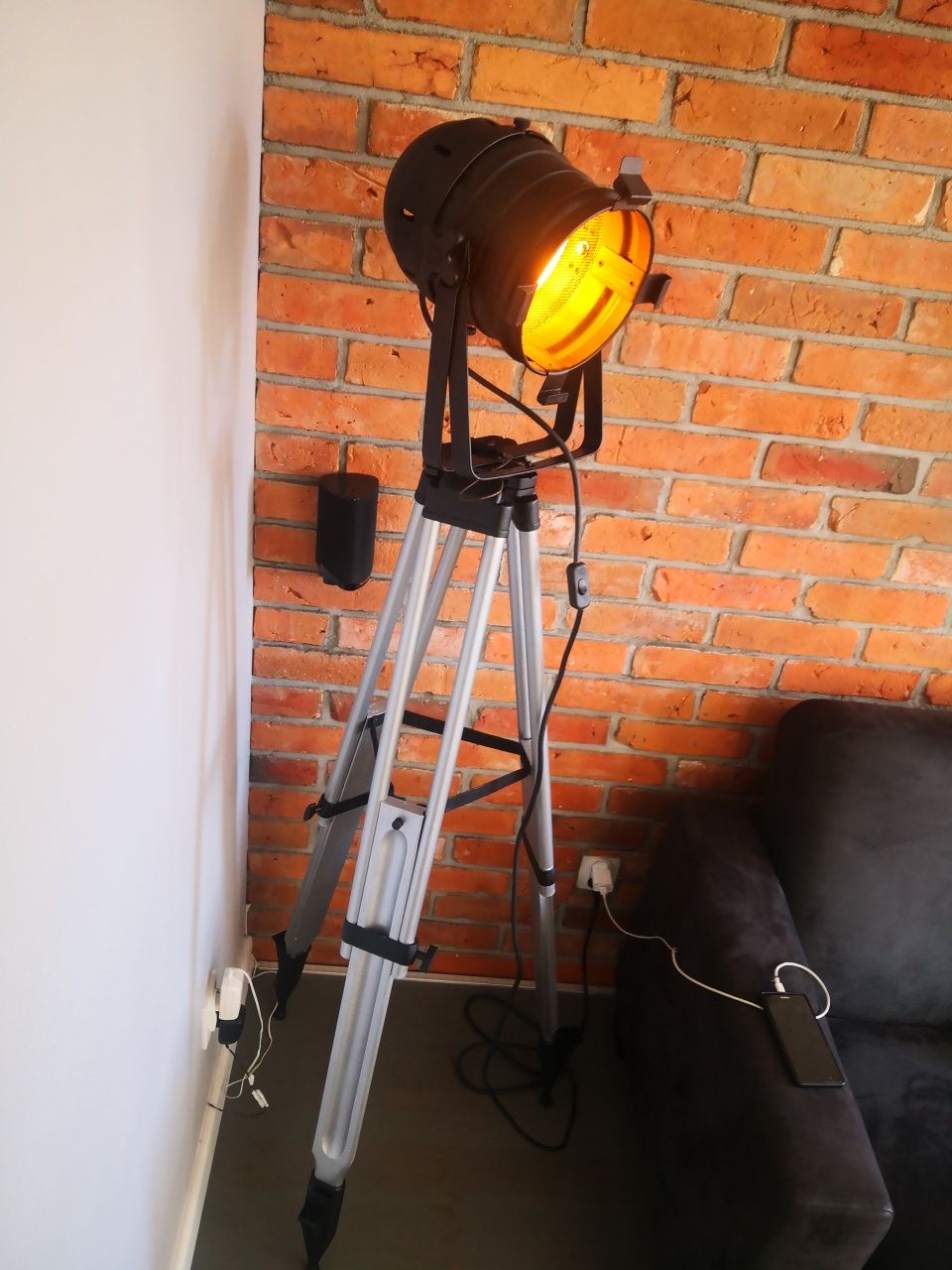Lampa duża statyw loft teatralna