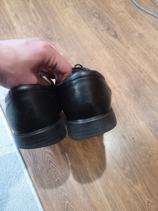 Продам чоловічі шкіряні туфлі бренду Clarks