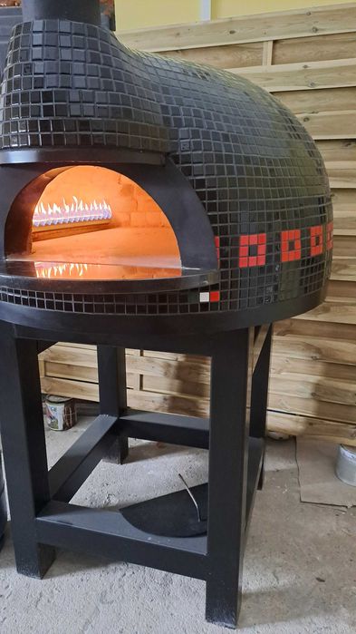 Piec do pizzy z palnikiem .  Hybryda Piec do chleba