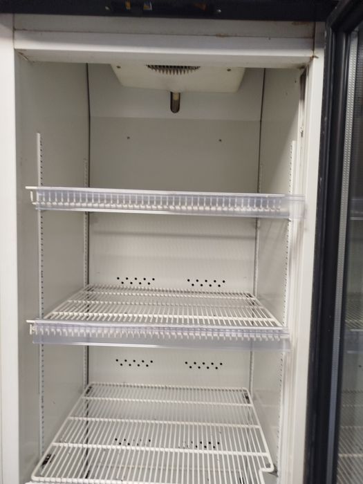 Продам холодильник вітрину для напоїв