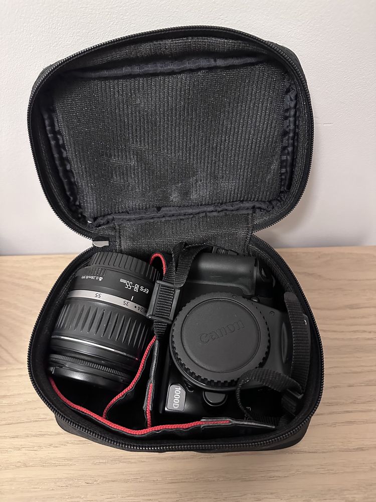 Lustrzanka Canon EOS 1000D z obiektywem EFS 18-55 mm