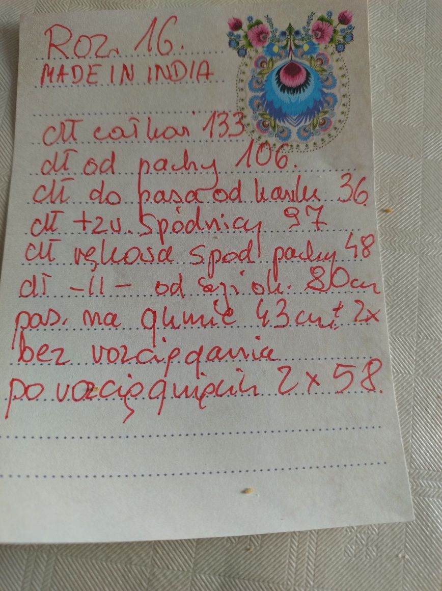 Sukienka ze srebrną nitką dluga