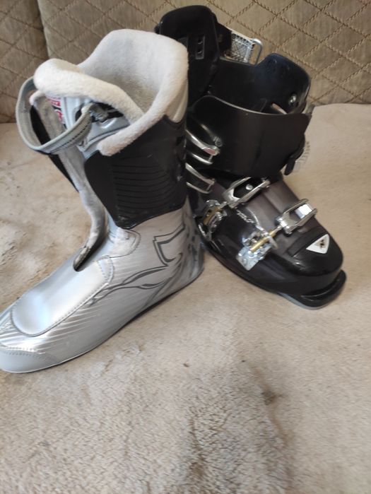 Продам набір гірсько лижний шлем. Окуляри , ботинки