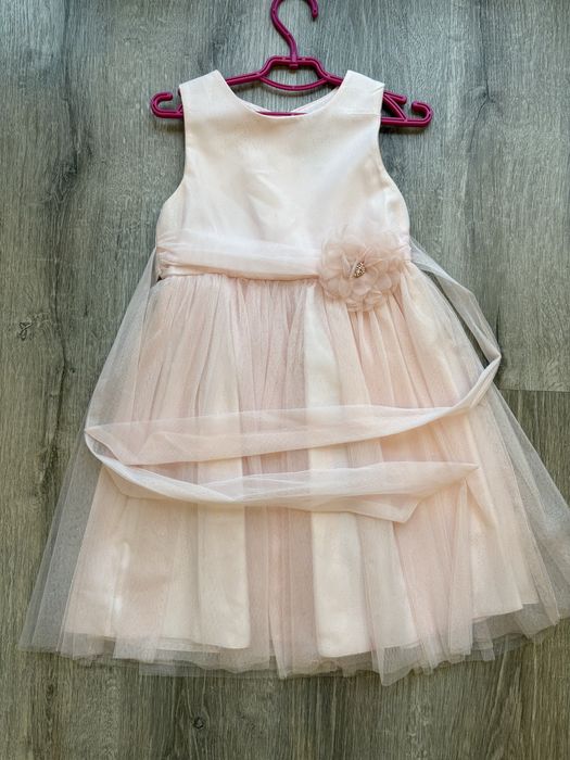 Нарядное платье с блёстками в идеальном состоянии 116 см