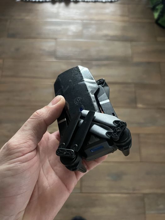 Дрон, коптер з камерою. Квадроклптер