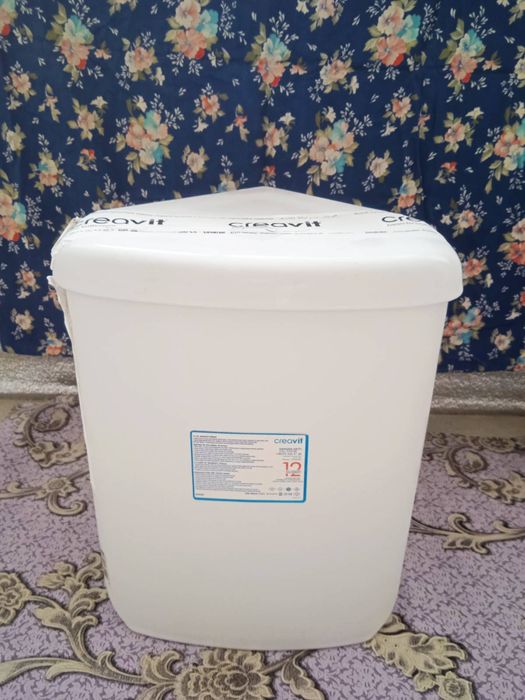 Кутовий бачок  ,, CREAVIT " ( Новий)