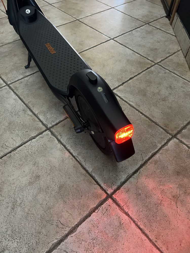 Trotinete eletrica nineboat F2 Plus Como nova