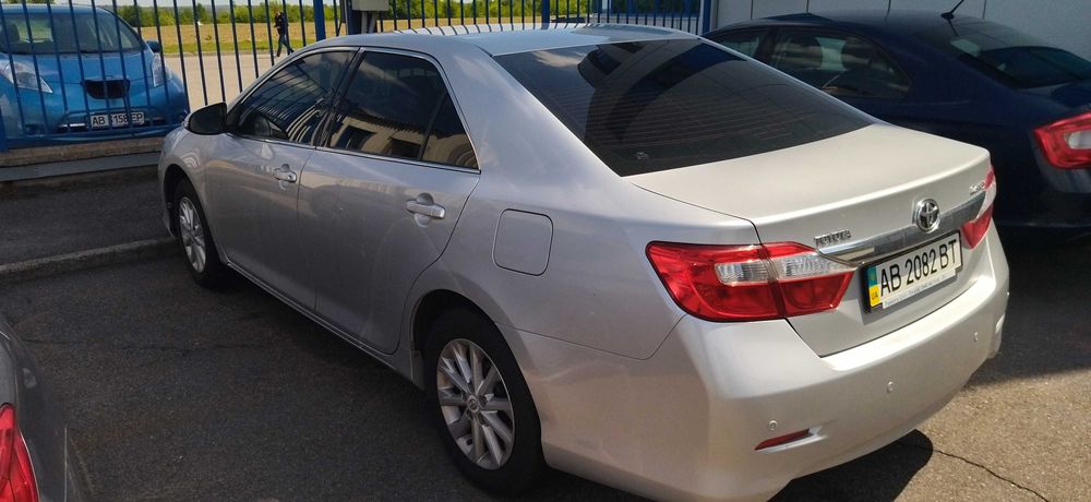 Компанія розпродує авто