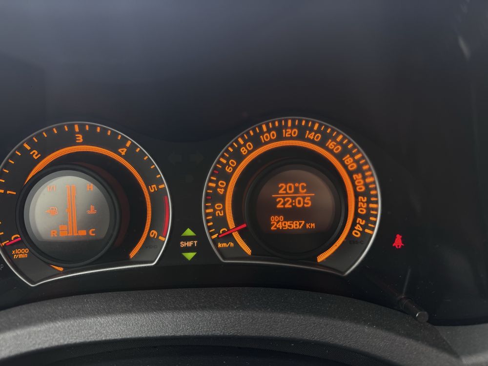 Srebrna Toyota Auris