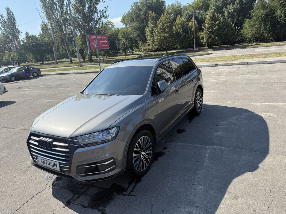 Ауди Q7 3 л бензи в хорошем состояние