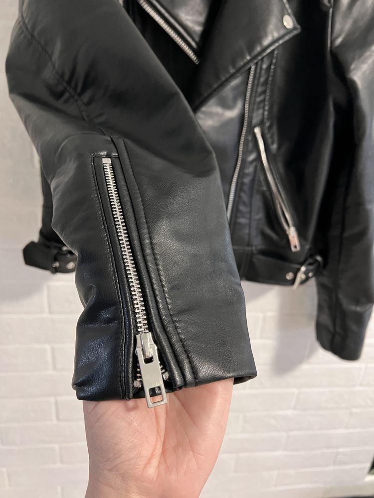 Шкіряна куртка косуха  Zara  розмір L бомпер курточка кожана