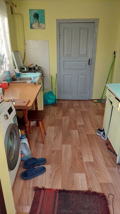 Продам два житлових будинки з великими ділянками які розташовані поряд