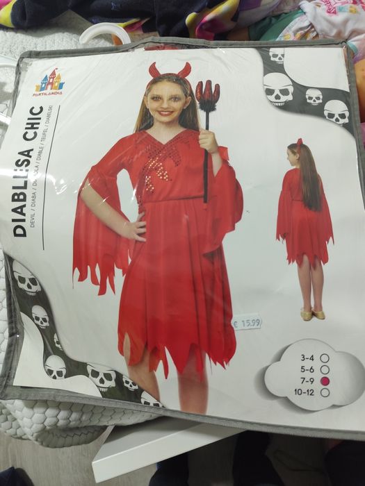 Vendo disfarces de criança