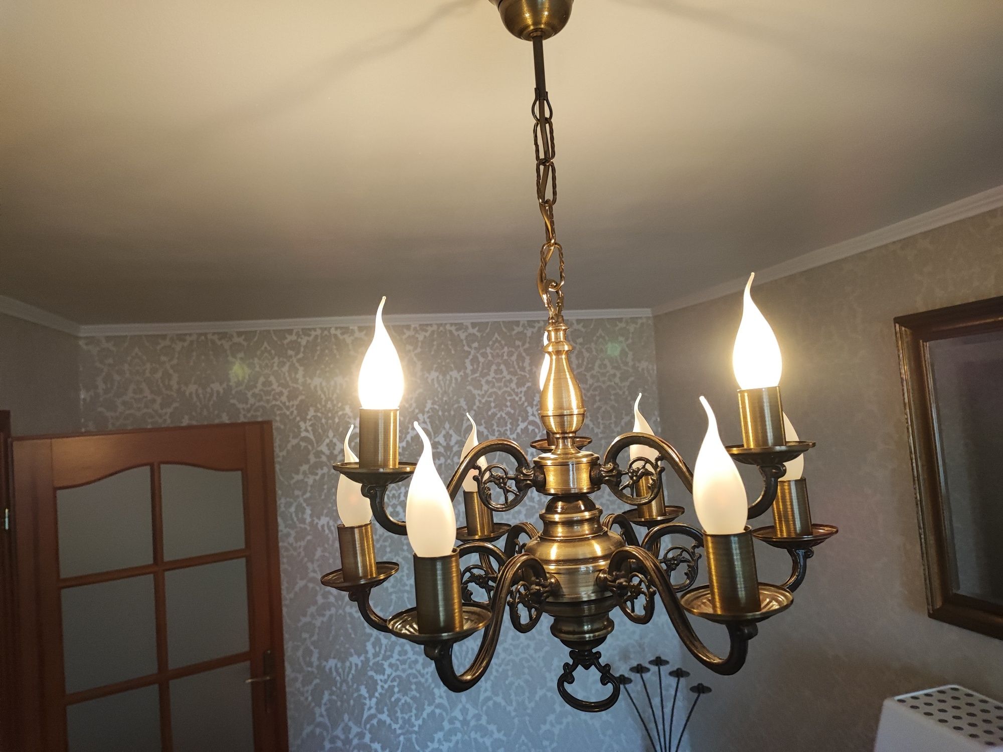 Żyrandol zadbany plus żarówki