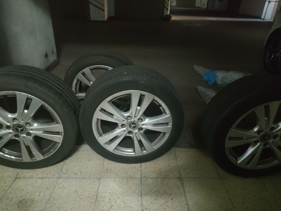 4 jantes + 4 pneus (2 continental 2 Goodyear)