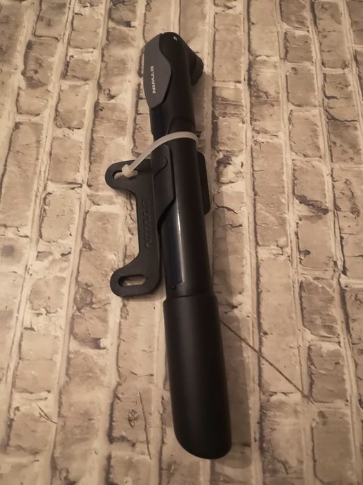 Bomba de mão universal para bicicletas, nova, Btwin