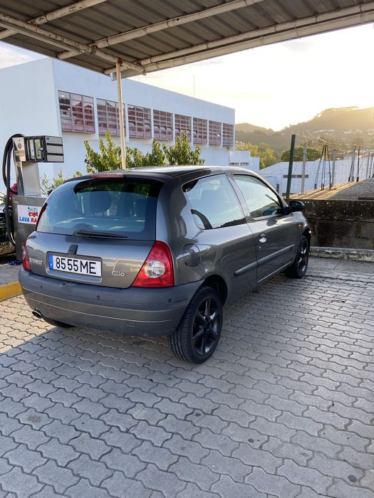 Renault Clio II 1998 com 124 mil KM