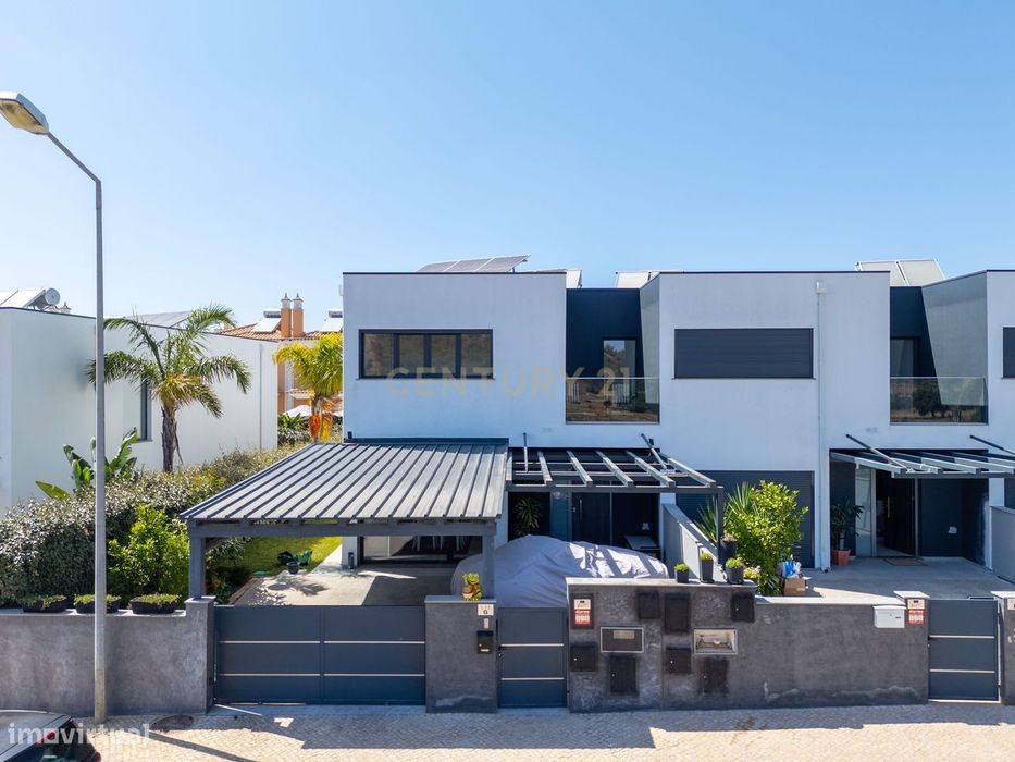 Moradia T3  + 1 Moderna com Piscina e Acabamentos de Luxo – Algoz