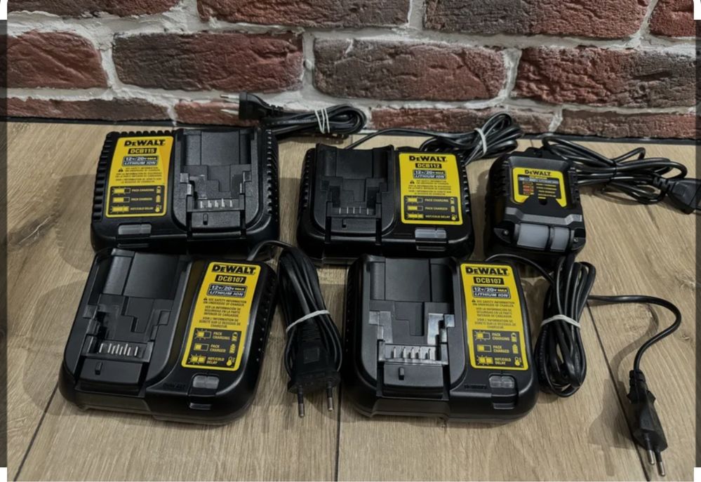 Зарядка DeWalt 220v DCB112(2A), DCB1104(4A), DCB1106(6A), DCB1106(6A)