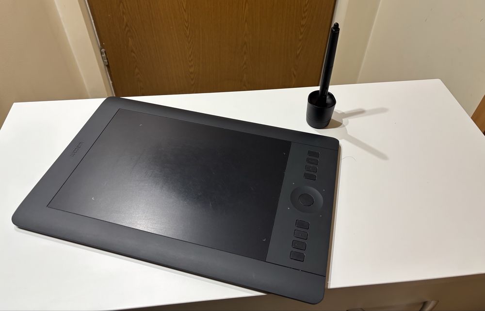 Tablet graficzny Wacom Intuos Pro M PTH-651 – bardzo dobry stan!