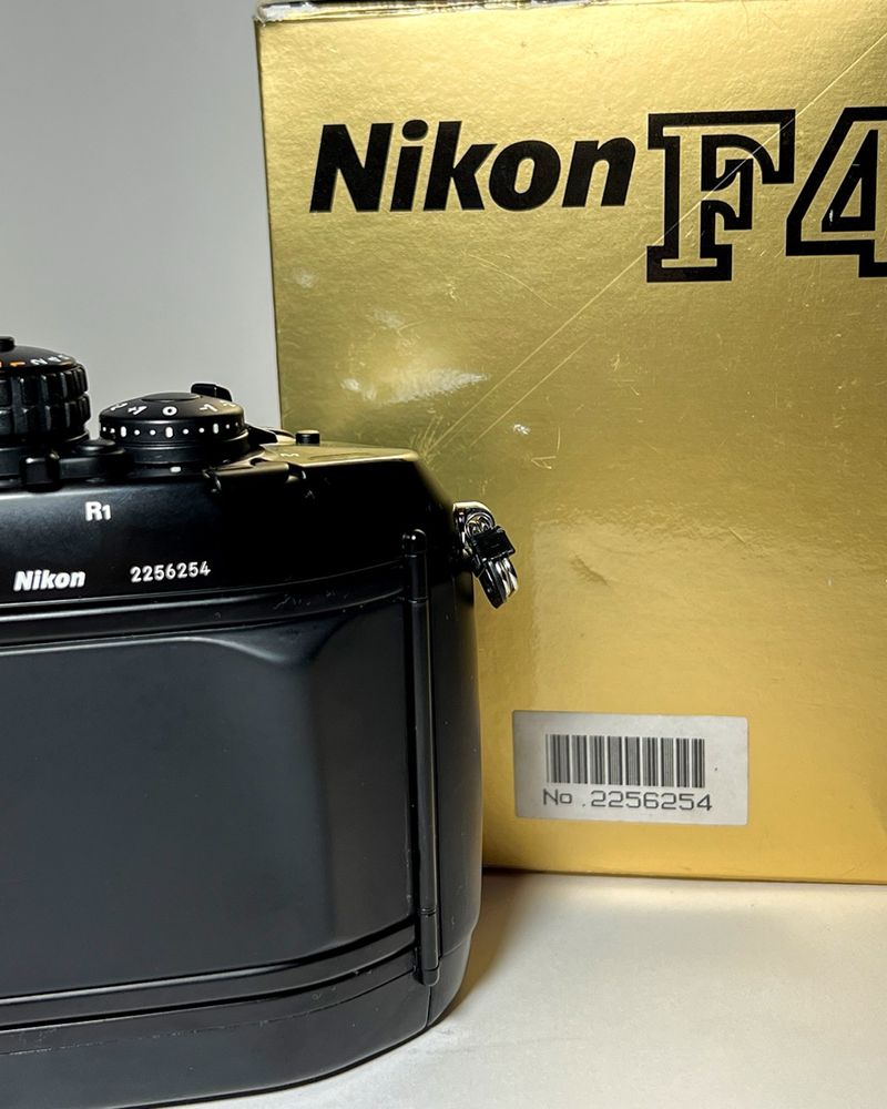Nikon F4 (corpo) com caixa (SN correto) + fita Nikon