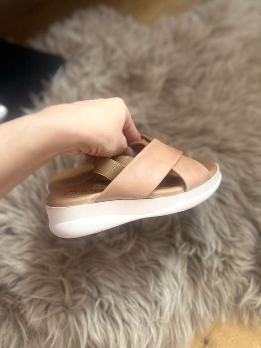 Шкіряні італійські босоніжки для дівчинки сандалі натурплтна шкіра