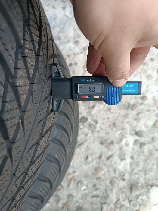 Зимові шини 225/50/17 Bridgestone Blizzak LM001