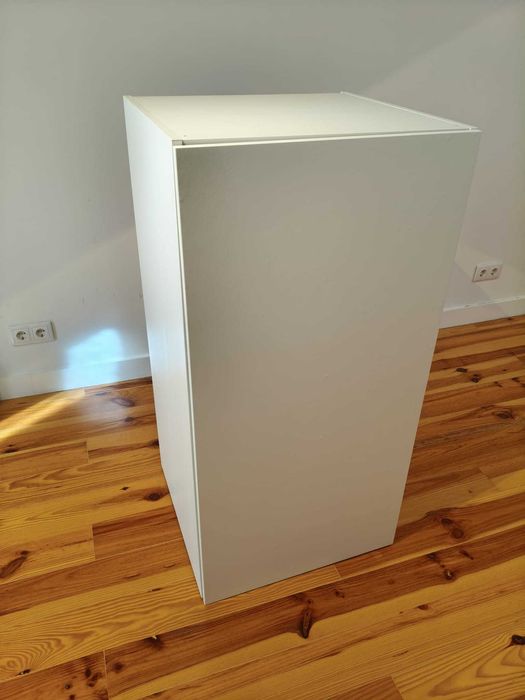 Modulos IKEA e Mesa de cabeceira