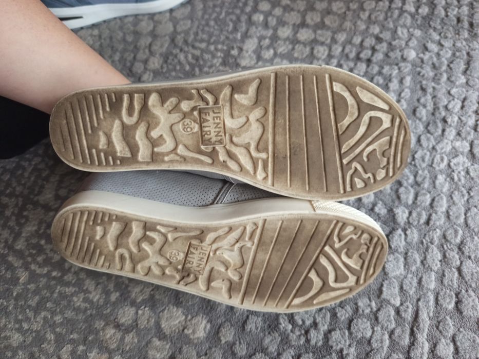 Szare buty na koturnie 39