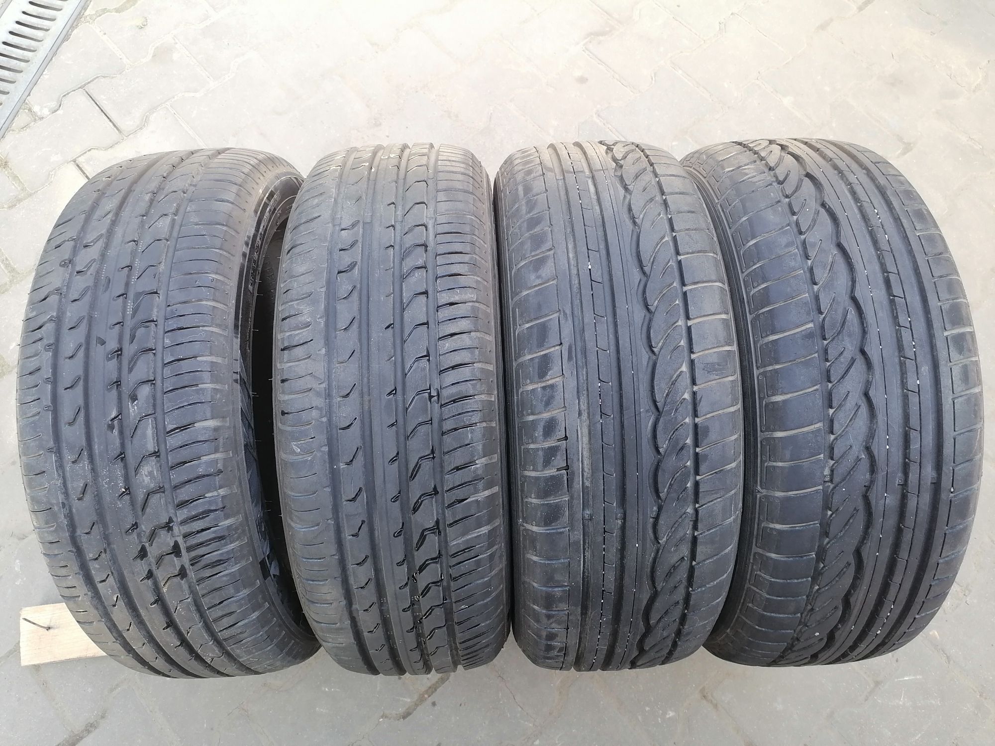 195/55R16 Dunlop і Maxxis дві пари.