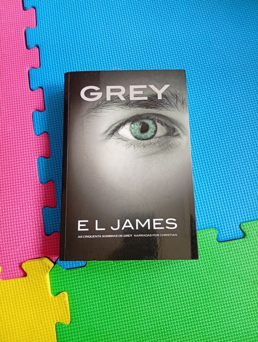 Livro "Grey" de E. L. James